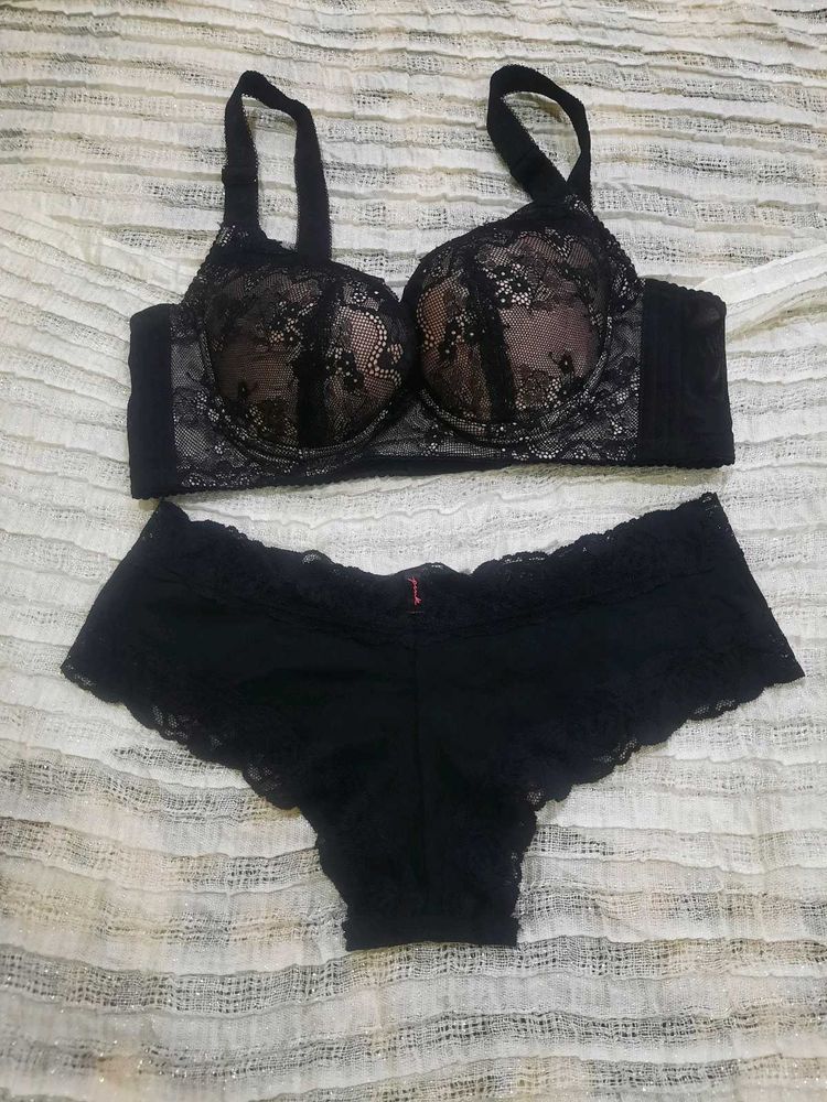 Lace Bra &amp; Panty Set