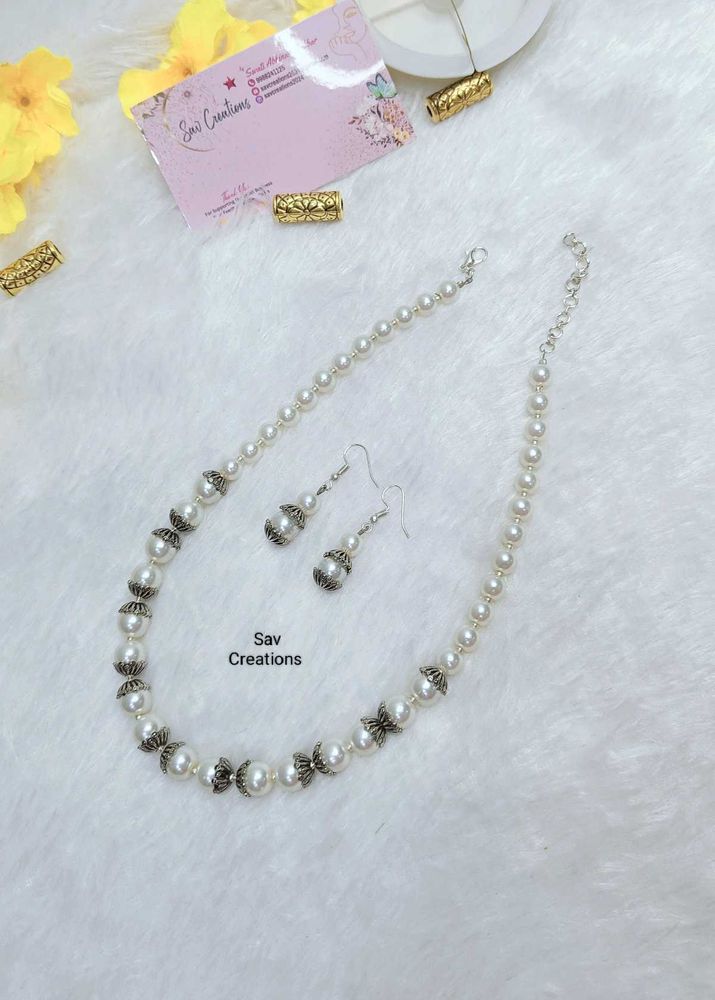 Simple Short Pearl Necklace