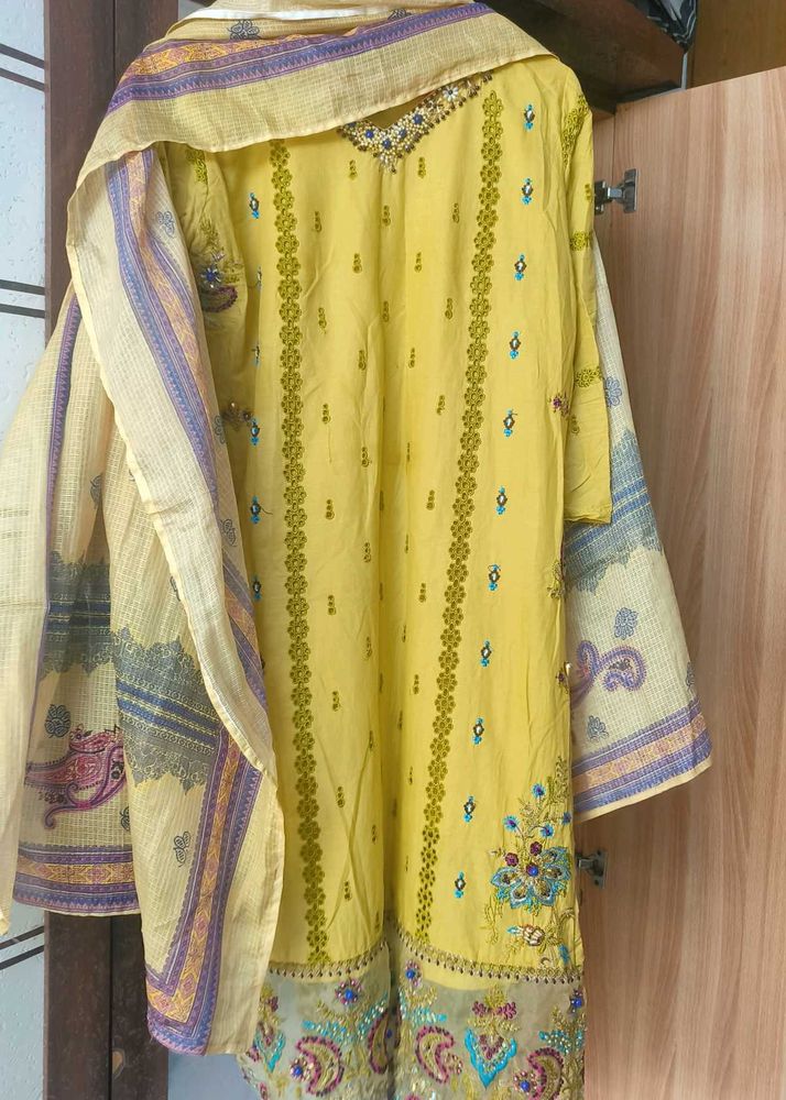 🔥 Today&#39;s Offer 🔥Pakistani Lawn Dress