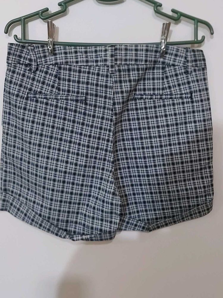 Black And Grey Check Print Shorts. Low Waist.