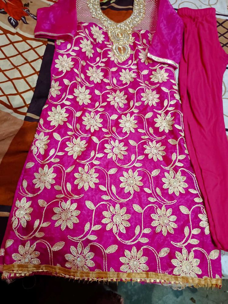 Offer Sell  Embroidered Kurta Set