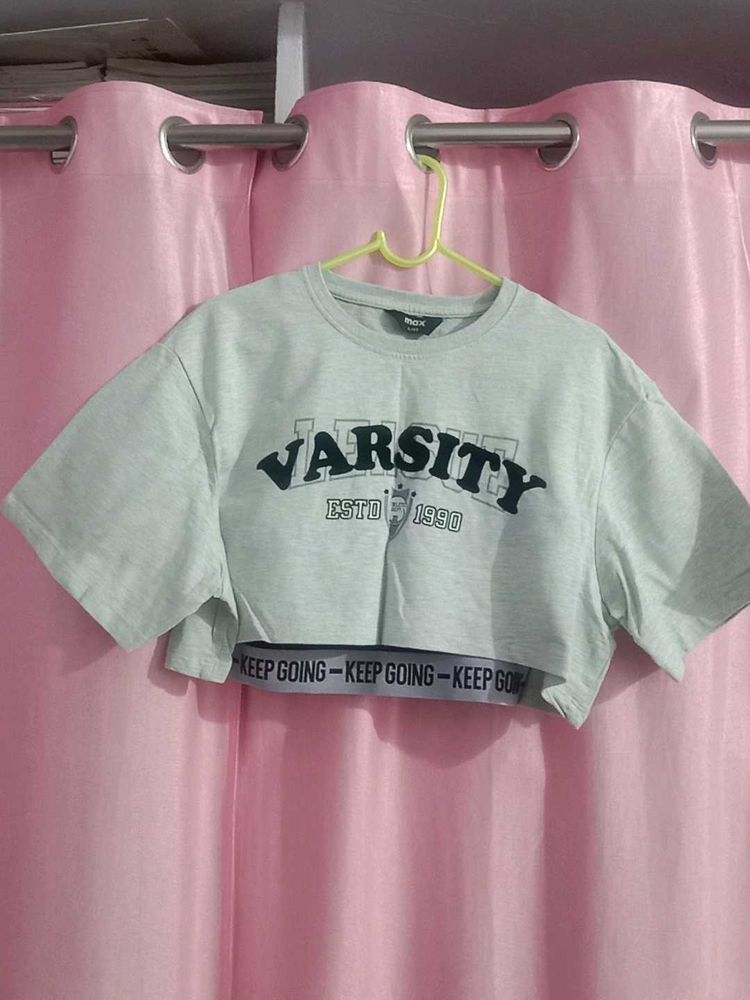 Oversized Crop Tshirt With A Bra Inside