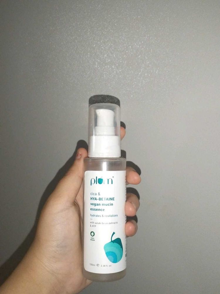 Plum Cica &amp; HYA-BETAINE vegan Mucin Essence .