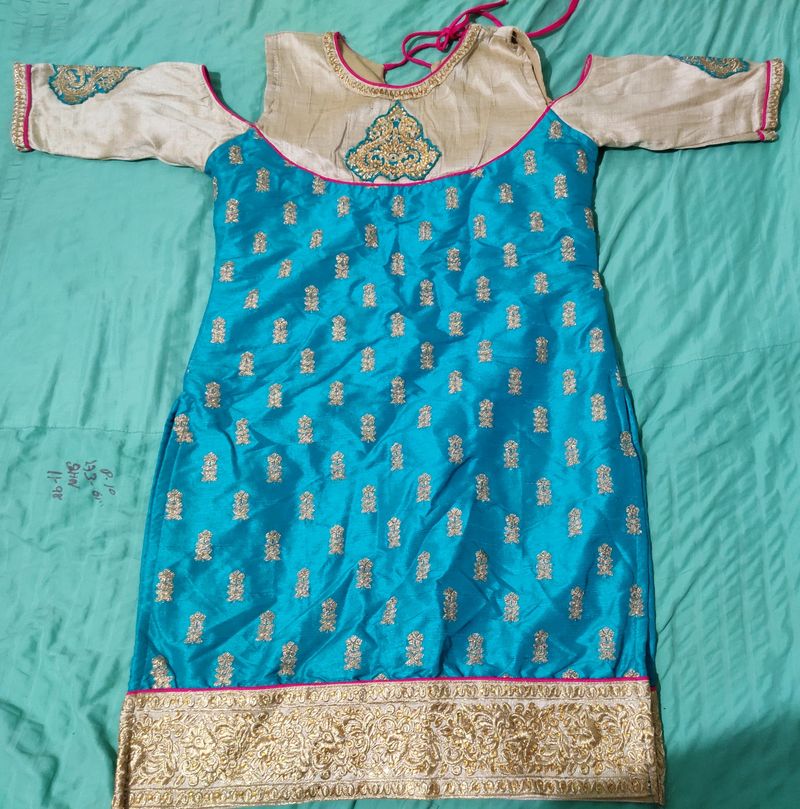 Elegant Turquoise &amp; Gold Embellished Kurti