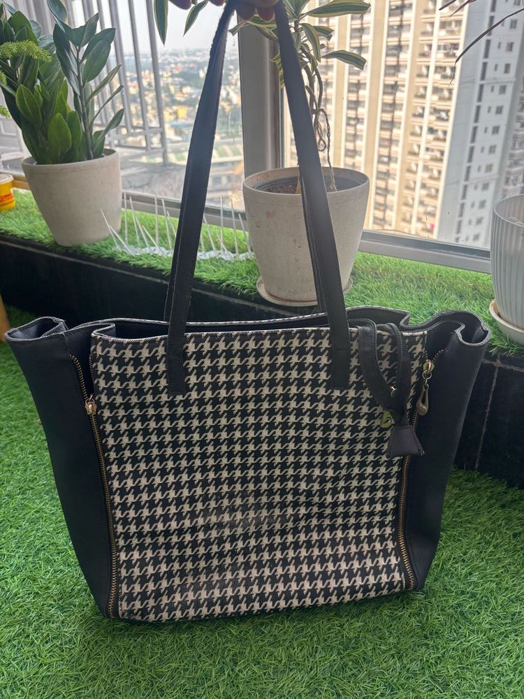 Houndstooth Tote Bag