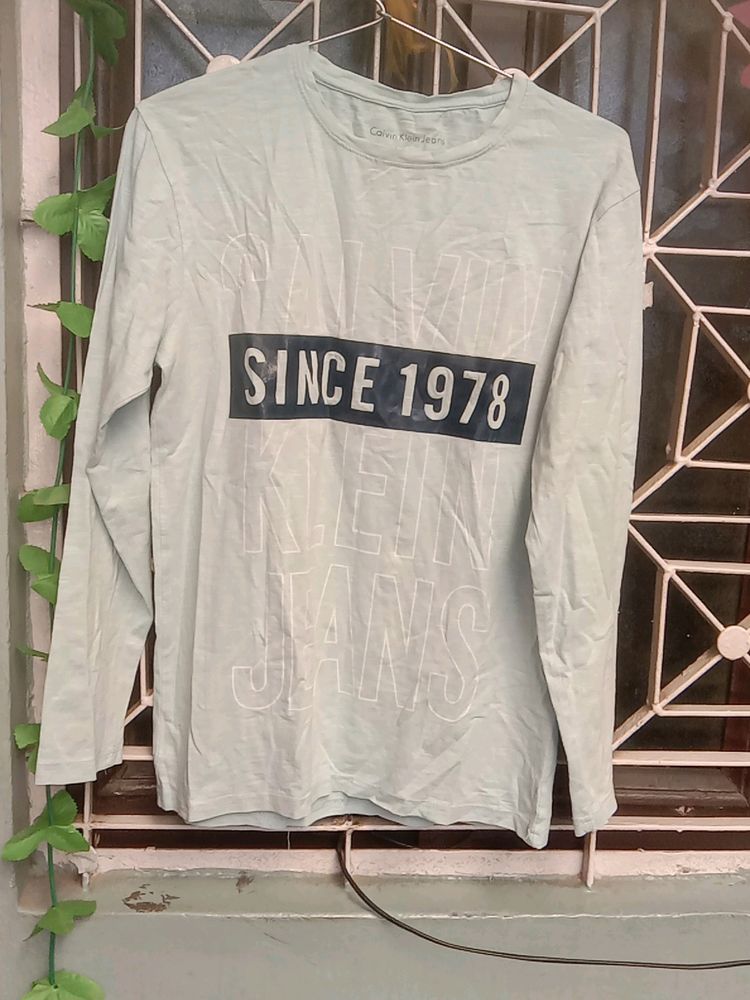 Men&#39; Tshirt M Size Calvin Klein