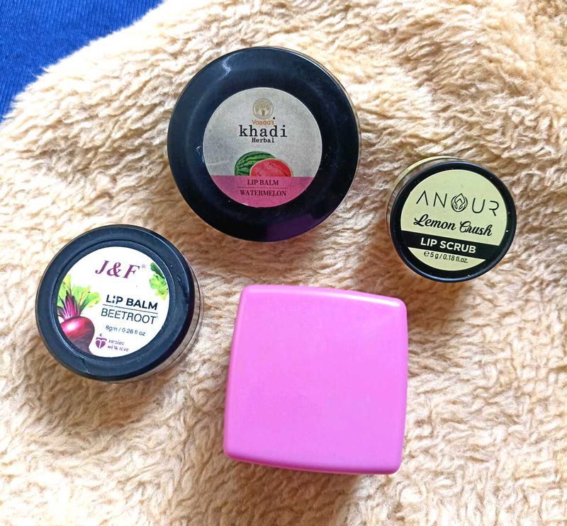 SET OF 4 LIP BALM AND SCRUB