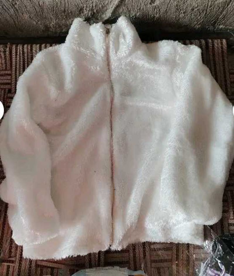 Cozy White Fleece Jacket.srif 1 time wear kiya.