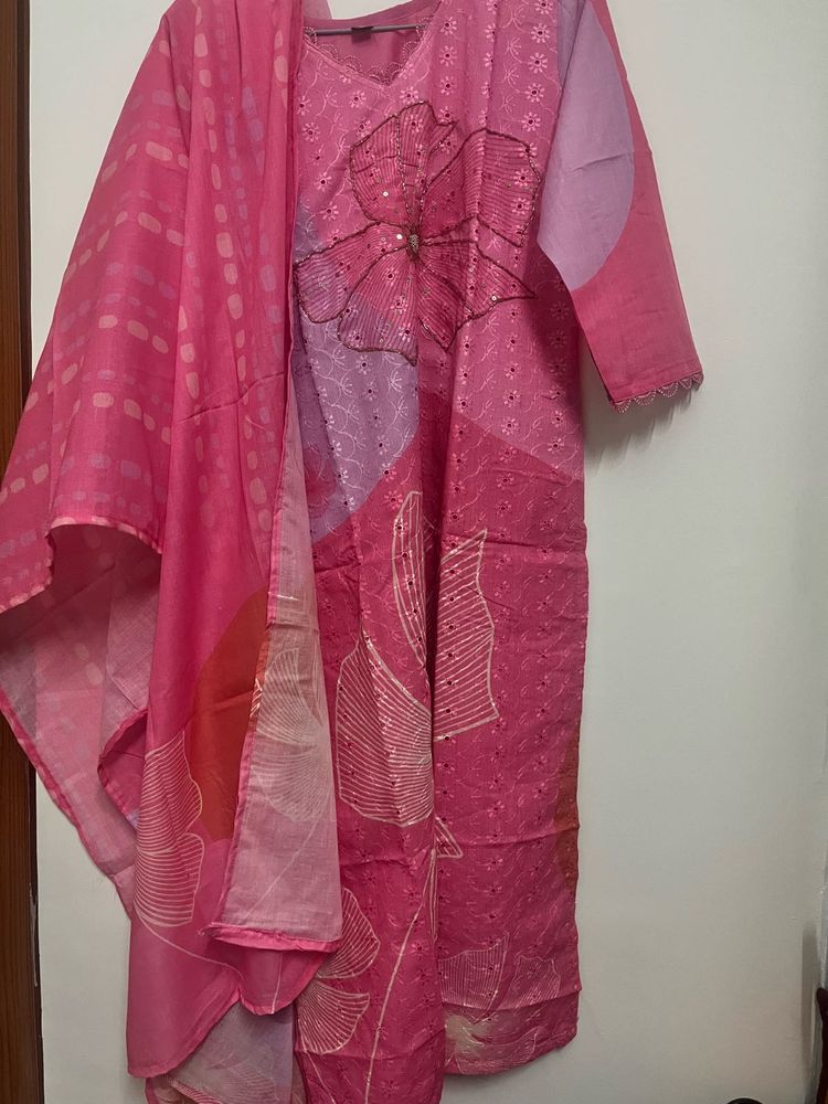 Pink Floral Embroidered Salwar Kameez