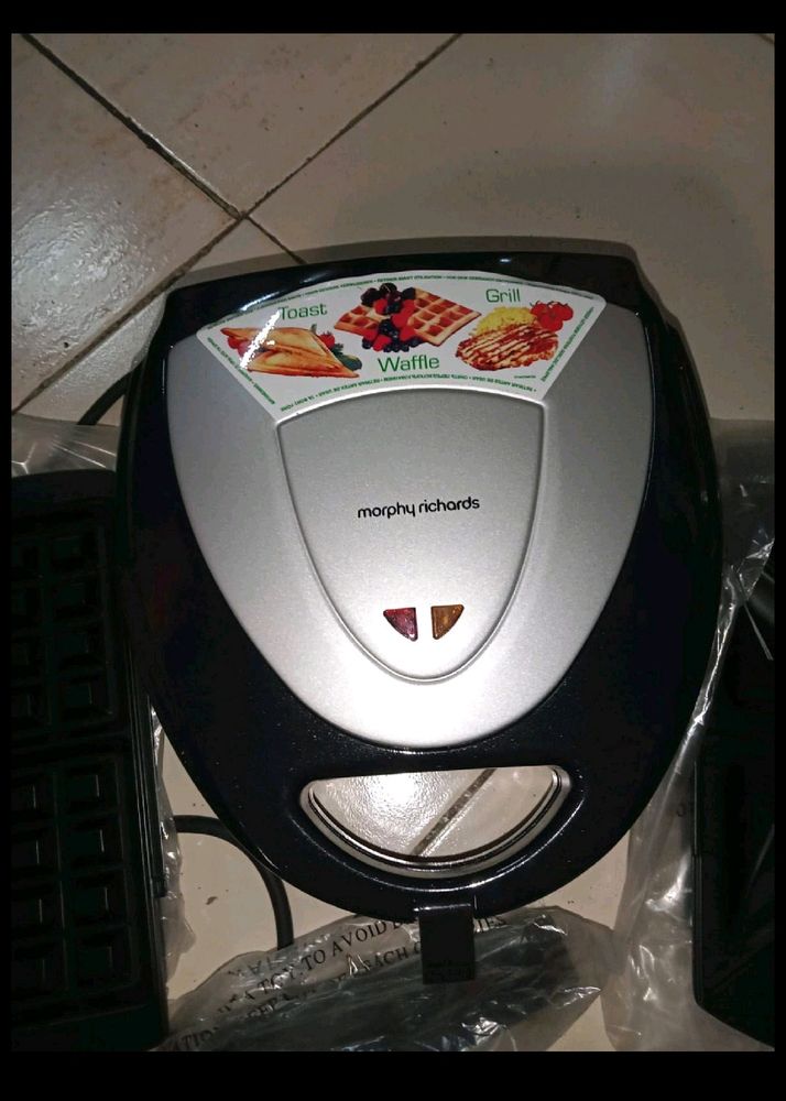 Morphy Richard 3in One Toaster