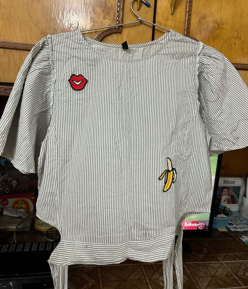 Short Crop Top With Side Knot