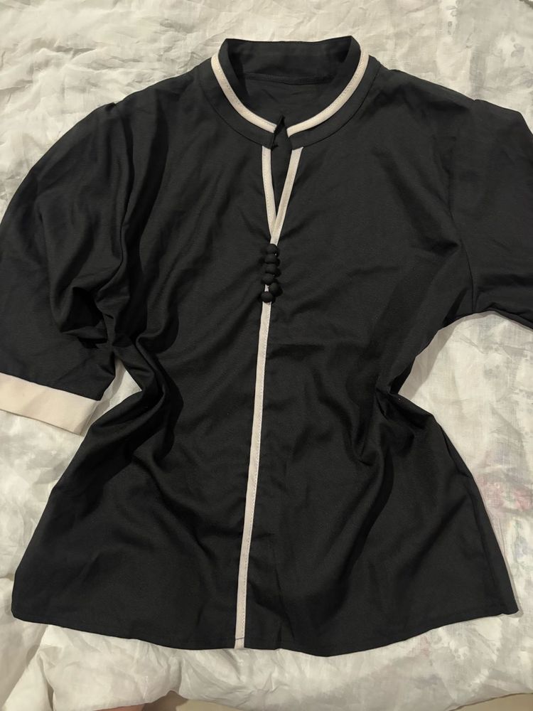 Combo Sell 😍🙀🪞🌸white And  Black Tops
