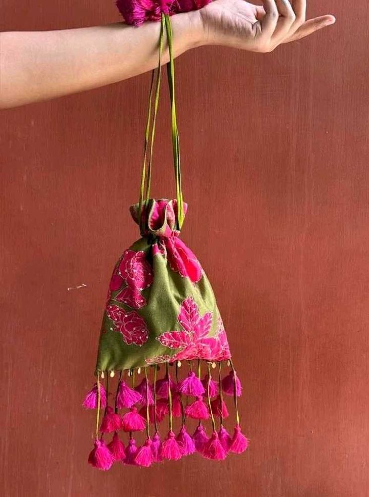 Floral Tassel Pouch
