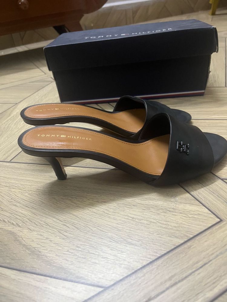 Authentic Tommy Hilfiger Leather Slim Heels