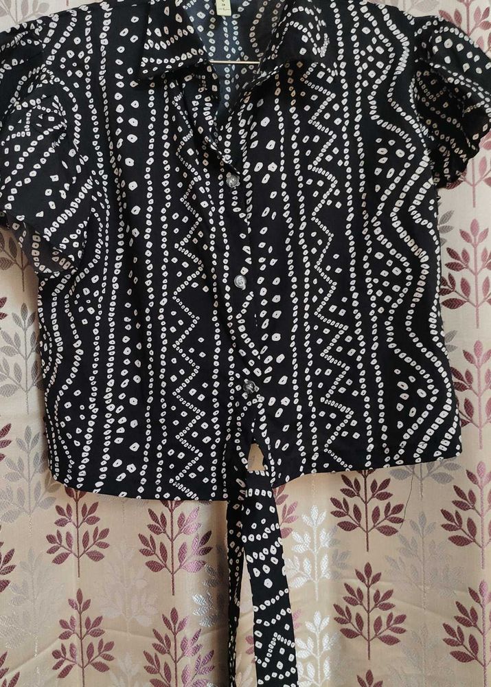 Black &amp; White Tie-Front Blouse