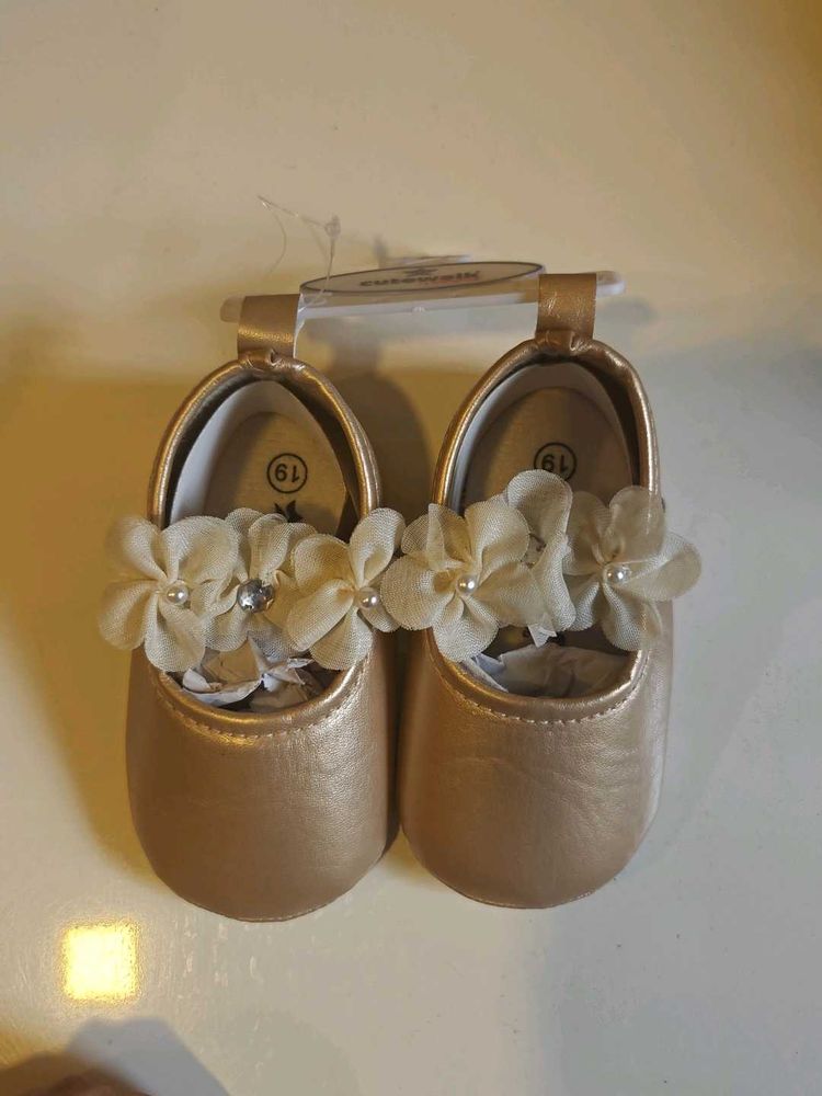 Baby Girl Gold Shoes with Flowers