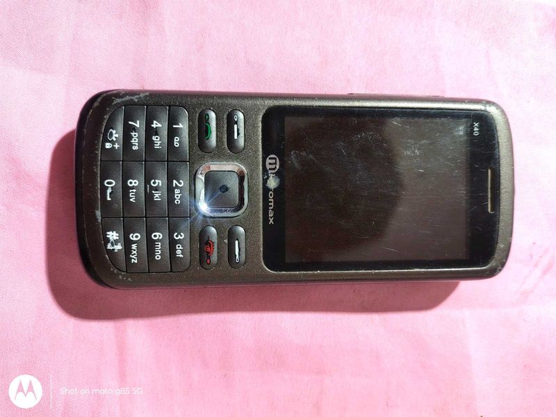 Micromax X40 Feature Phone - Reliable &amp; Compact