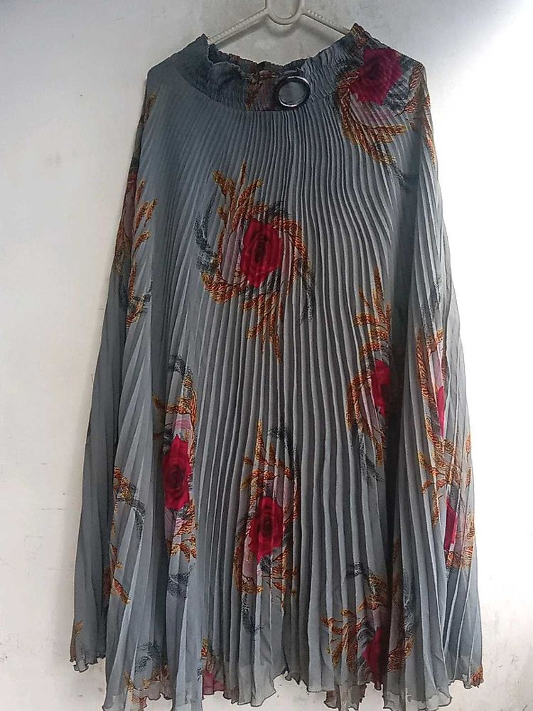 Elegant Grey Pleated Floral Long Skirt 🌹🪨