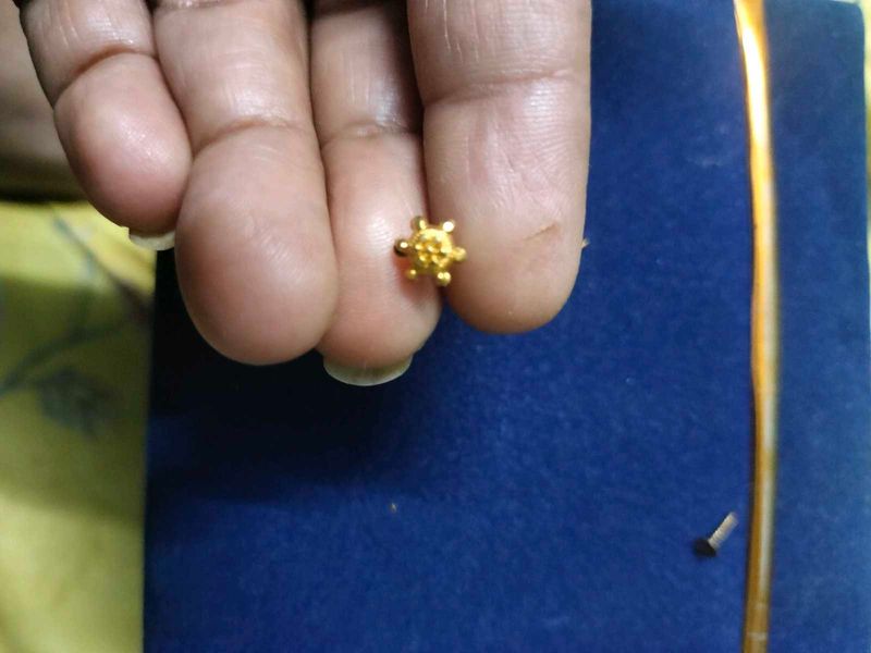Gold Nose Pin