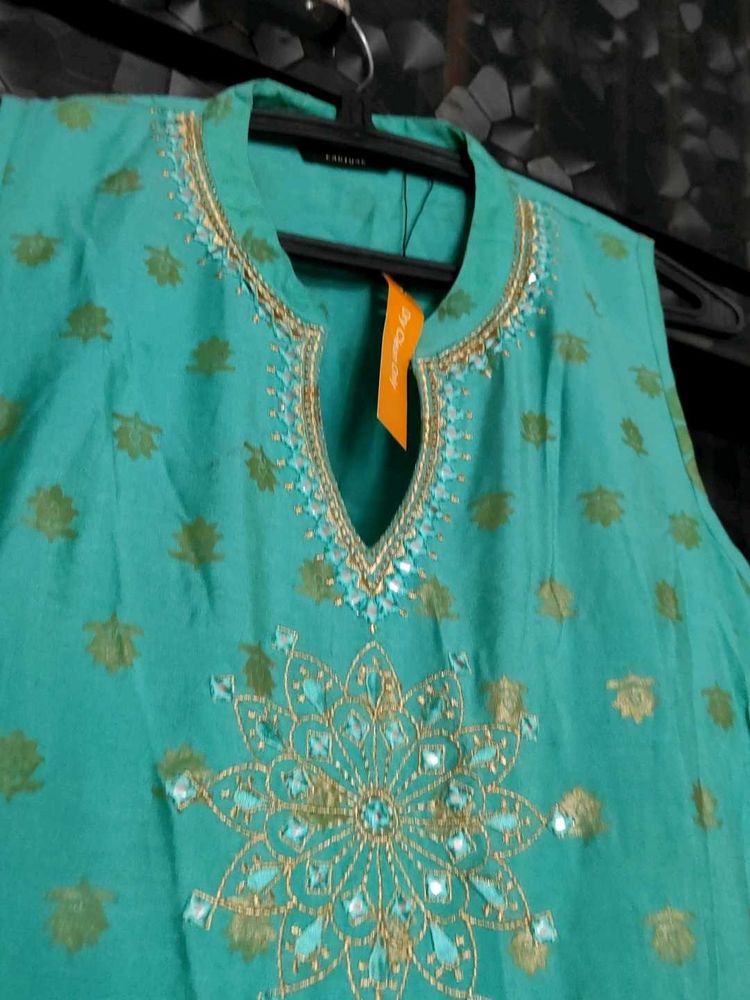Elegant Green Embroidered Kurta