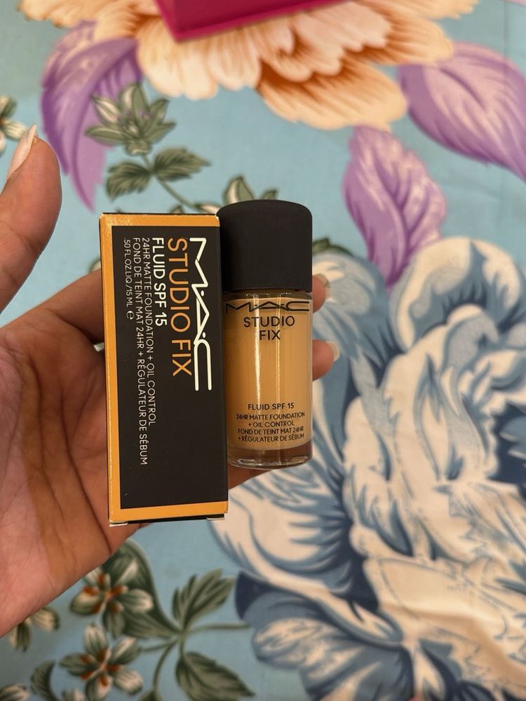 MAC Studio Fix Foundation NC 37