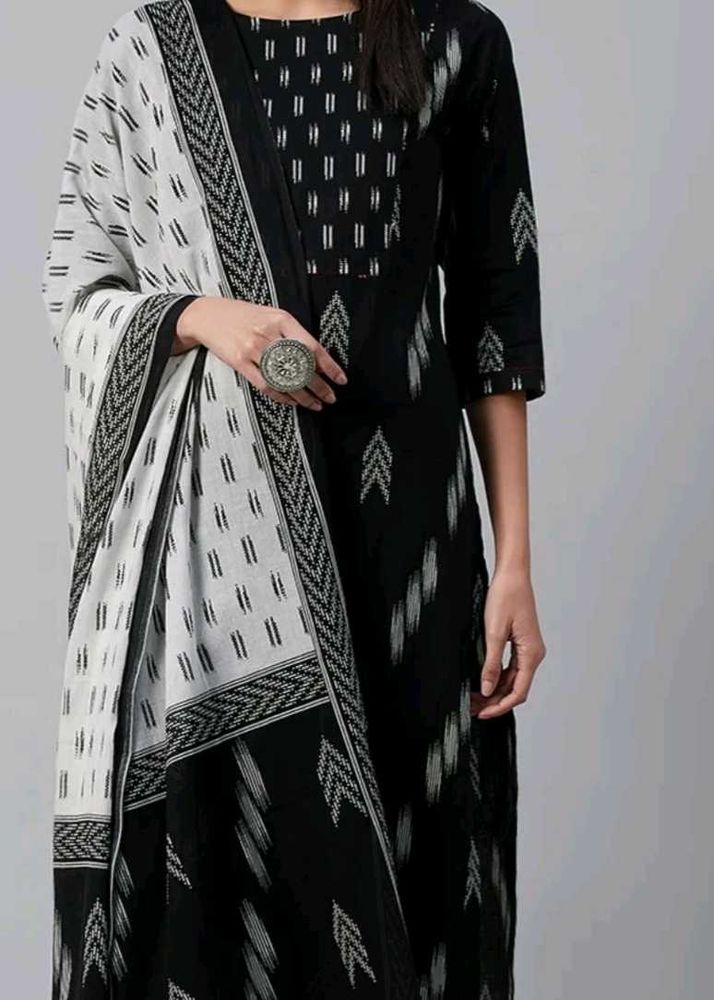 Black &amp; White Printed Kurta Set
