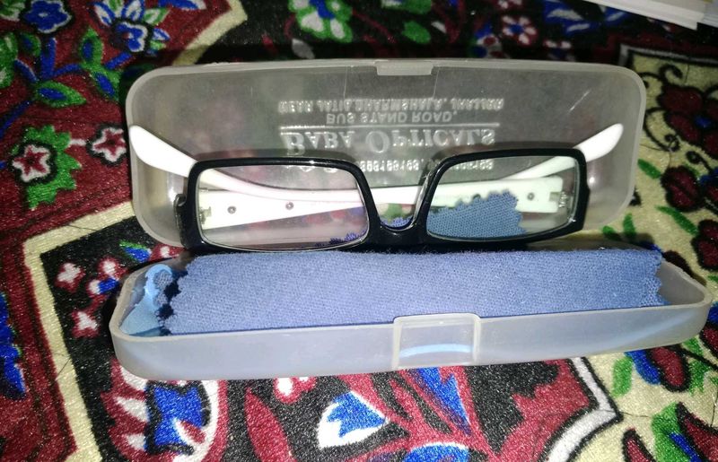 chasma only for style