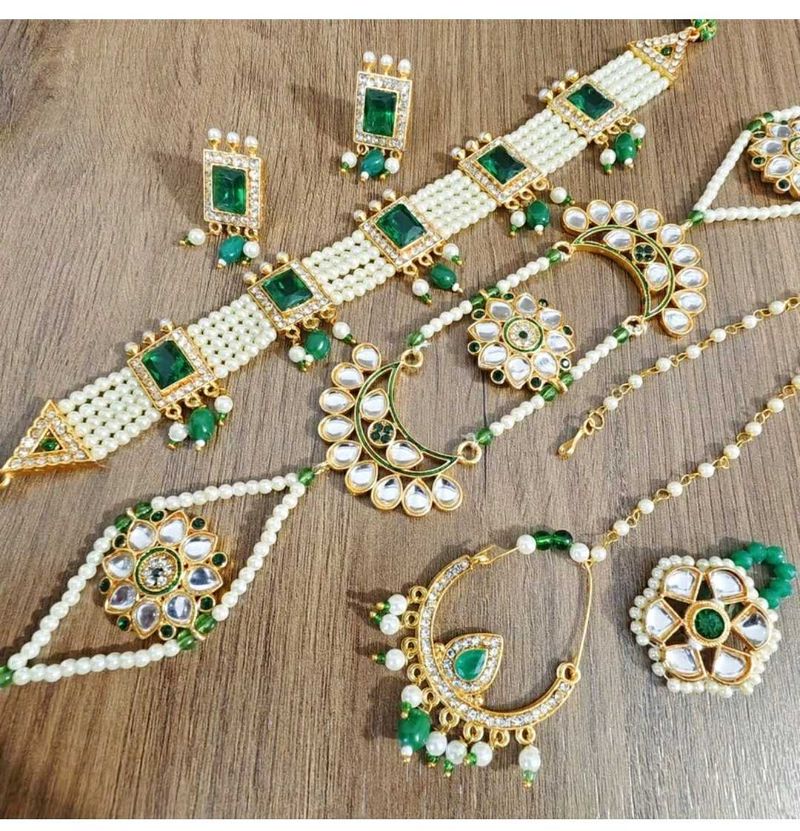 Emerald Kundan Jewelry Set