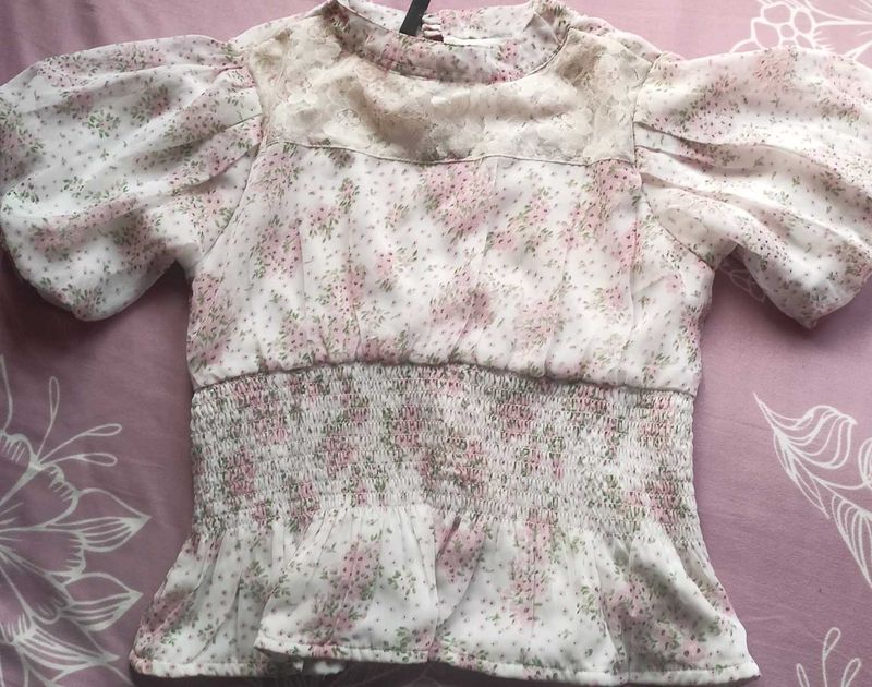 Floral Print Blouse with puff sleeves