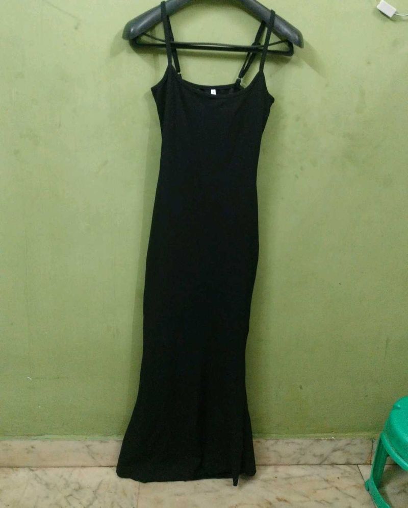 Sleek Black Bodycon Maxi Dress