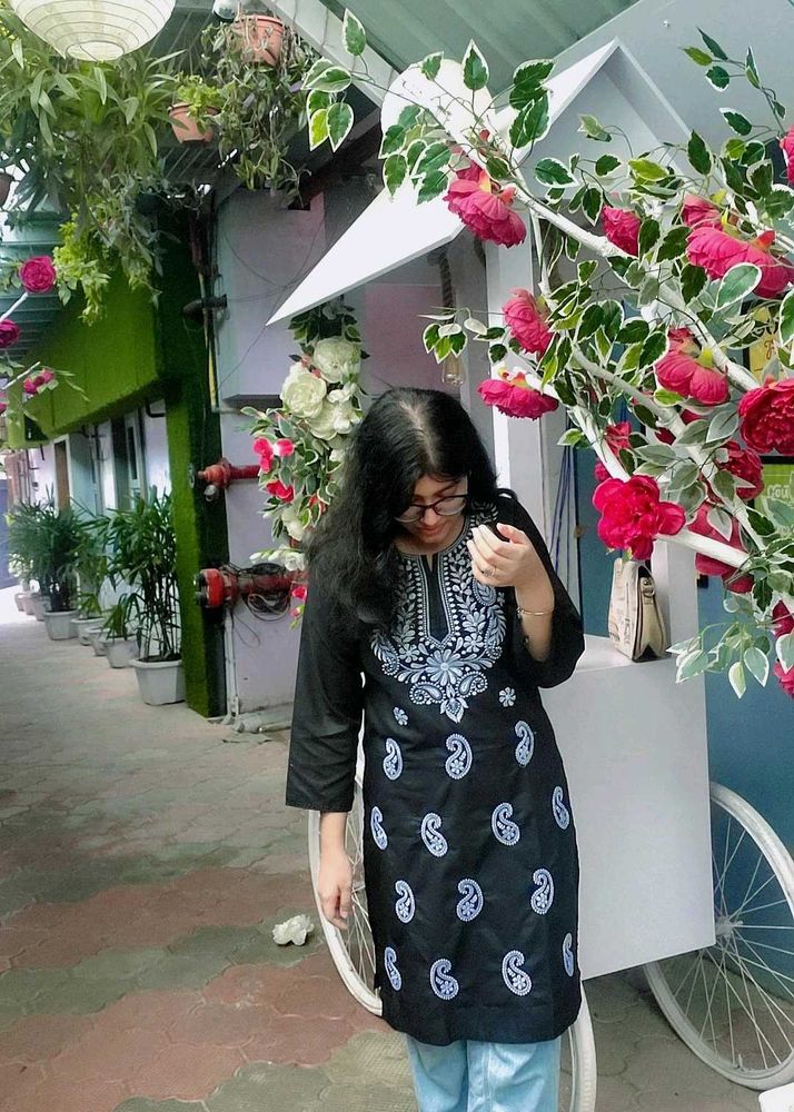 Elegant Black Embroidered Kurta