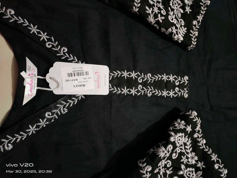 Mahira&#39;s Black Embroidered Kurti