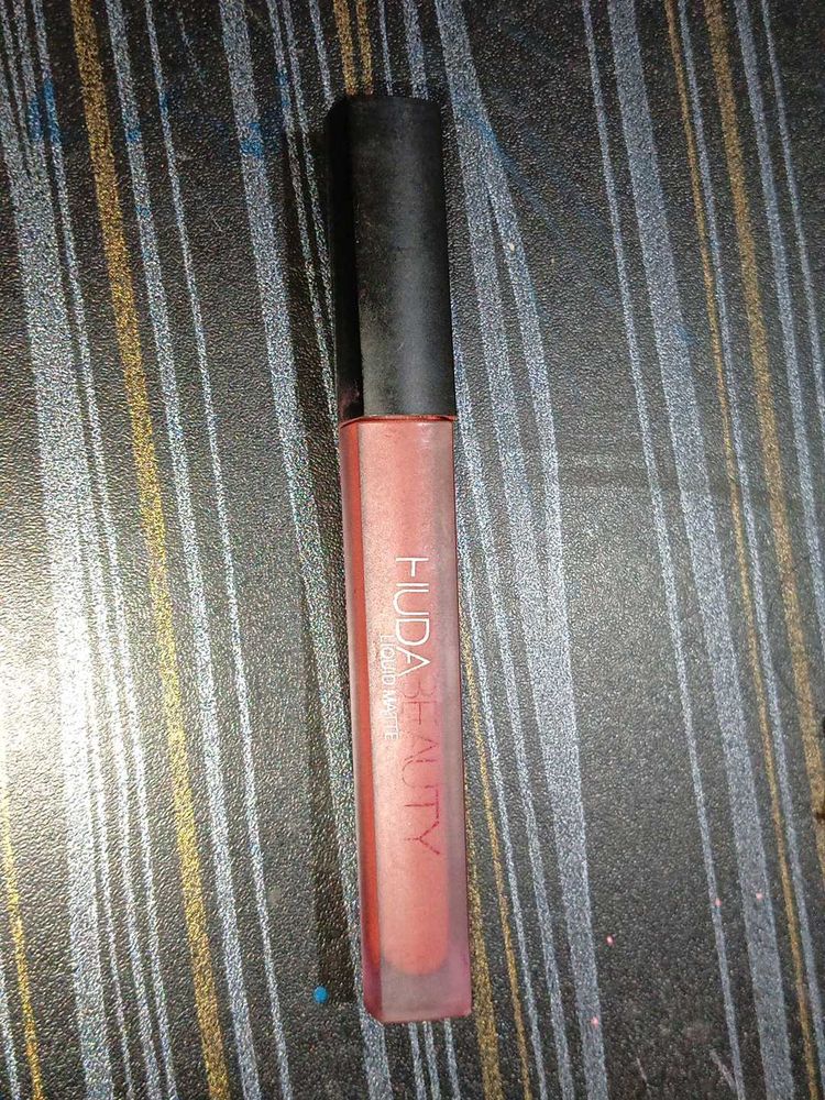Huda Beauty Liquid Matte Lipstick