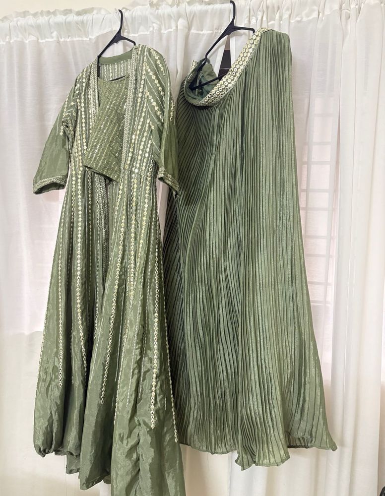 Elegant Green Crop top and skirt with overcoat Set