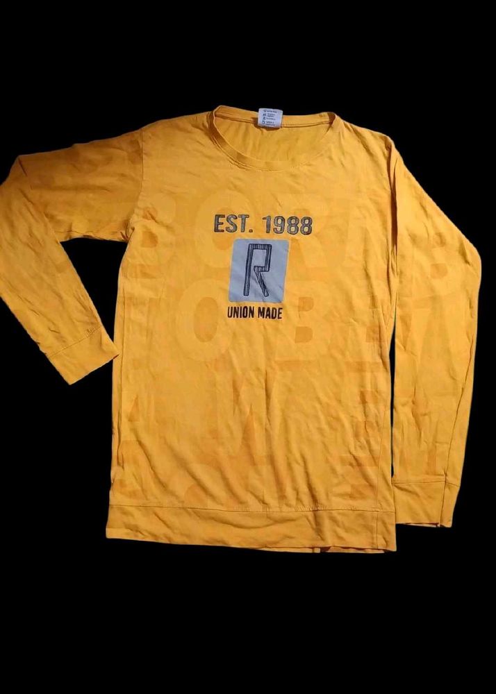 Mustard tshirt