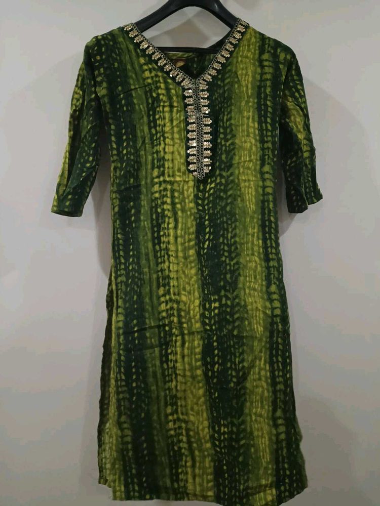 Green Embellished Kurta With Pant