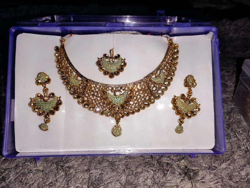 Elegant Necklace Set