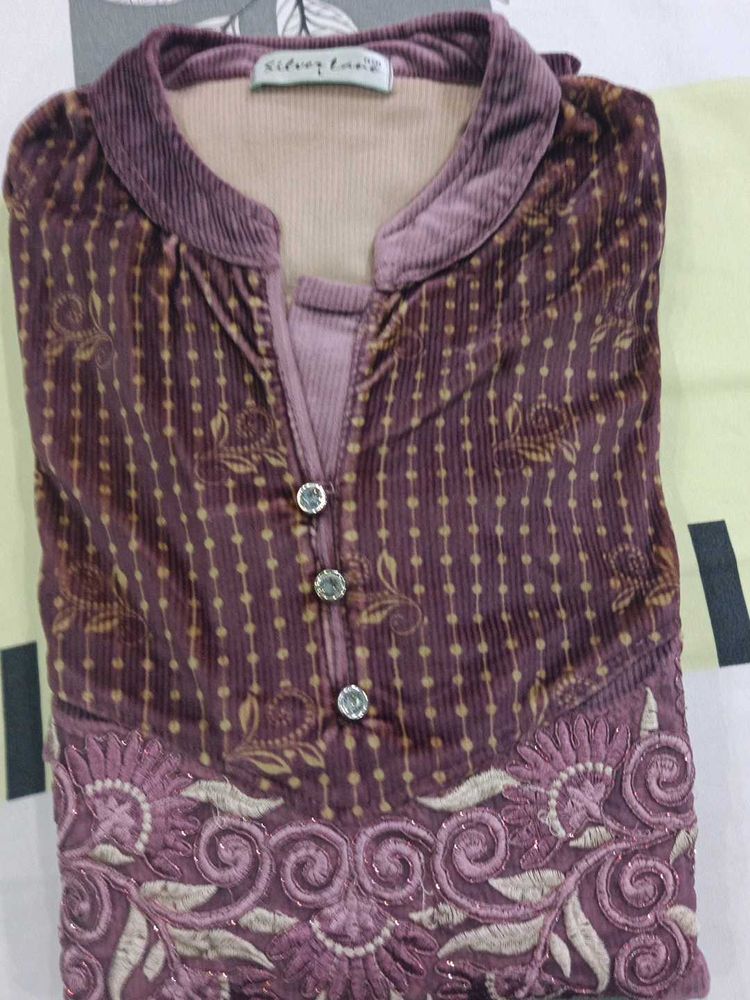 Elegant Purple Embroidered Kurta