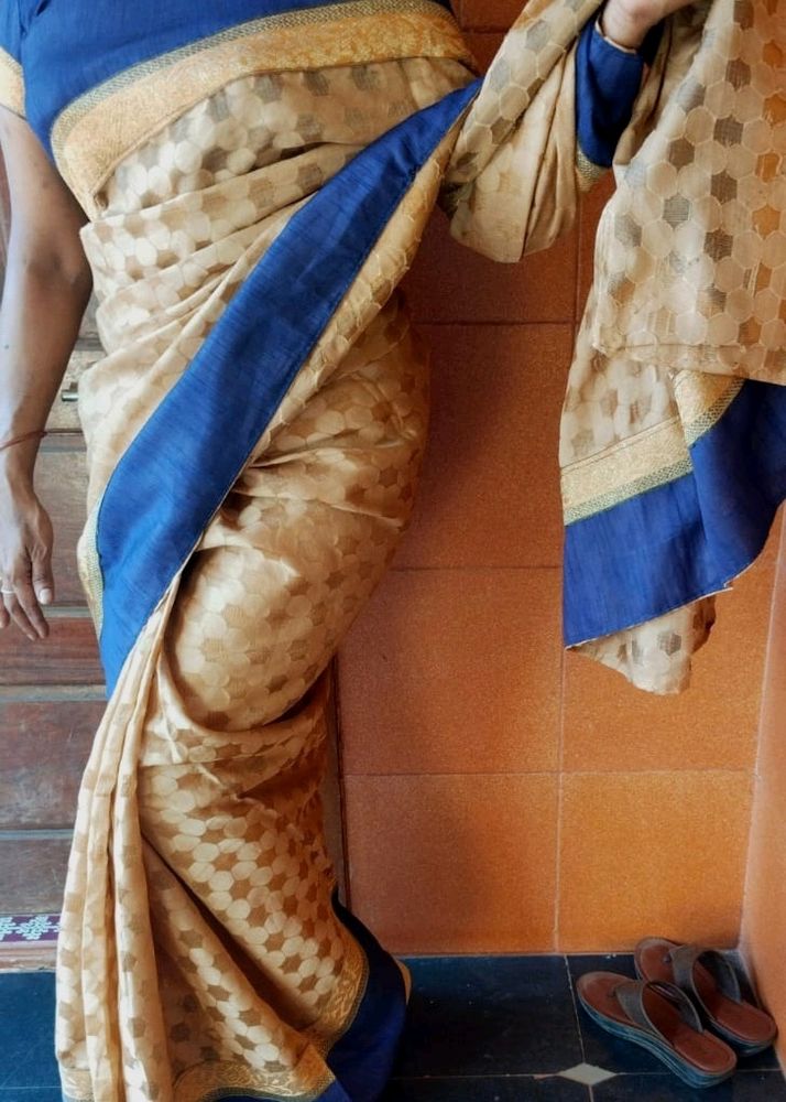 Cream Cotton Saree With Blouse