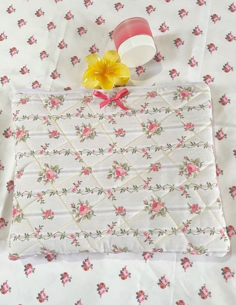 Floral Padded Tablet Sleeve
