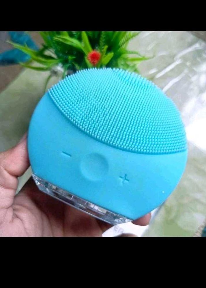 Brand New Face Massager