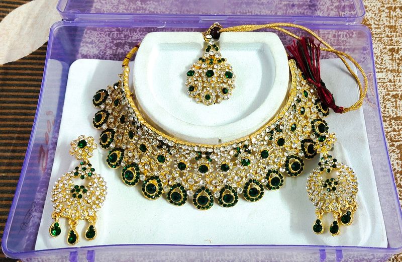 Green Necklace Set  (New)