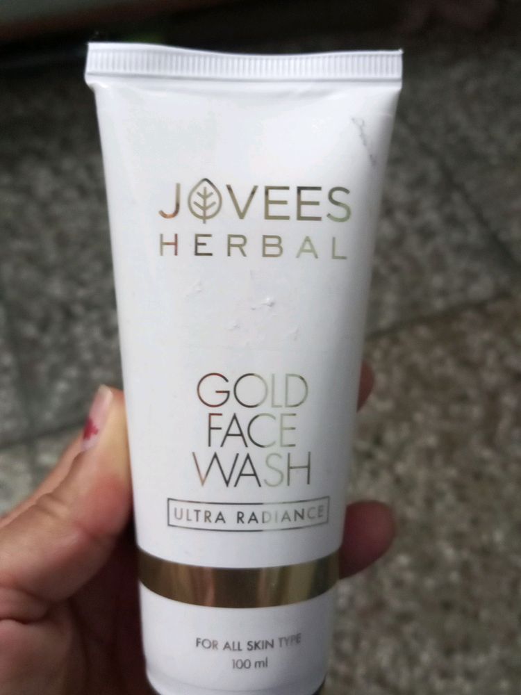 Jovees Harbal Gold Face Wash