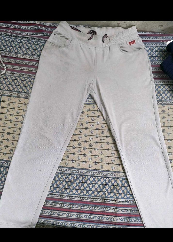 Levis Lower