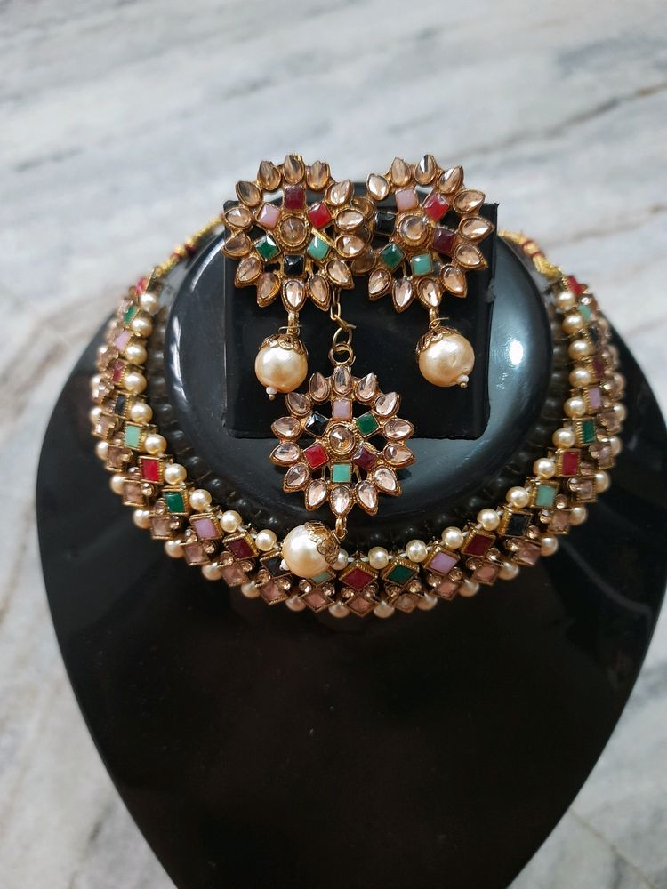 Heavy Necklace Set With Mangtika