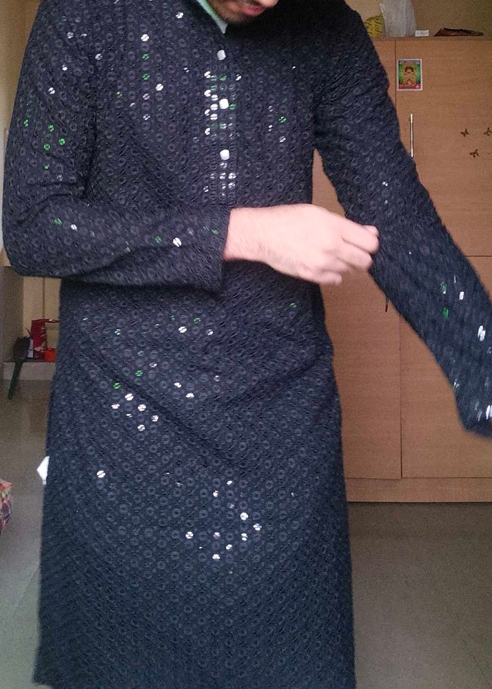 Men&#39;s Embroidered Black Kurta