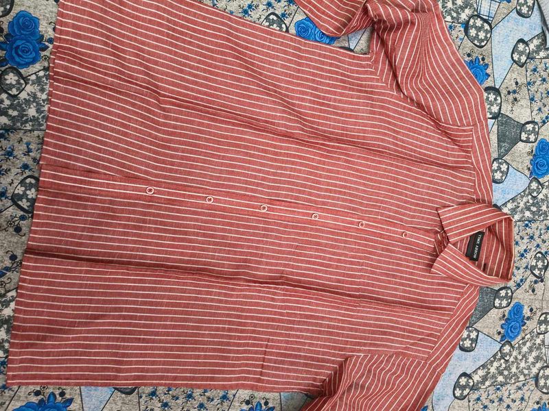 Self Lining Design Men&#39;s Casual SHirt In L 40 Size