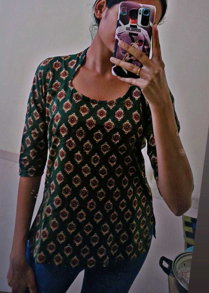 Green &amp; Red Print Tunic Top