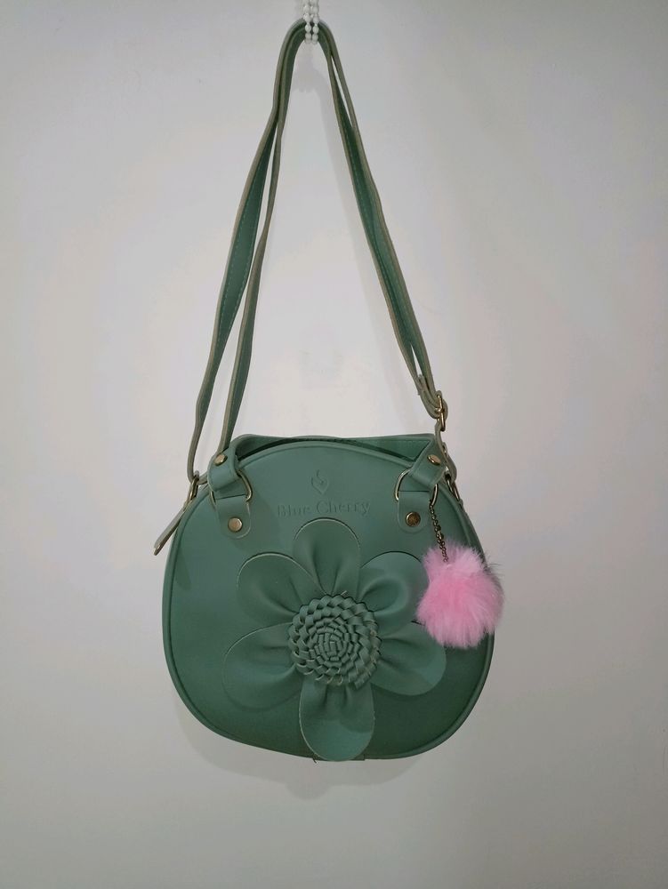 New trendy rounded sling bag for girls and womens