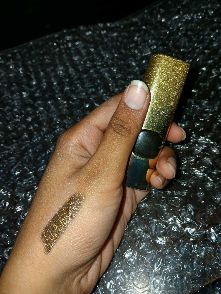 loreal paris  Metallic lipstick (noir star 632)